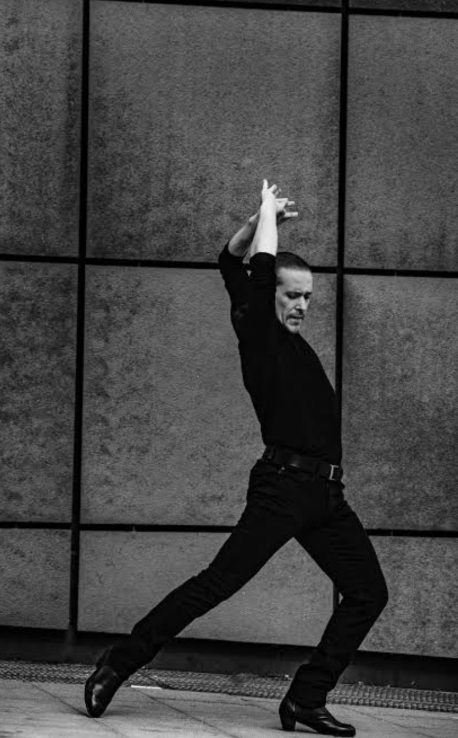 Alfonso Losa en una imagen de danza flamenca en blanco y negro.